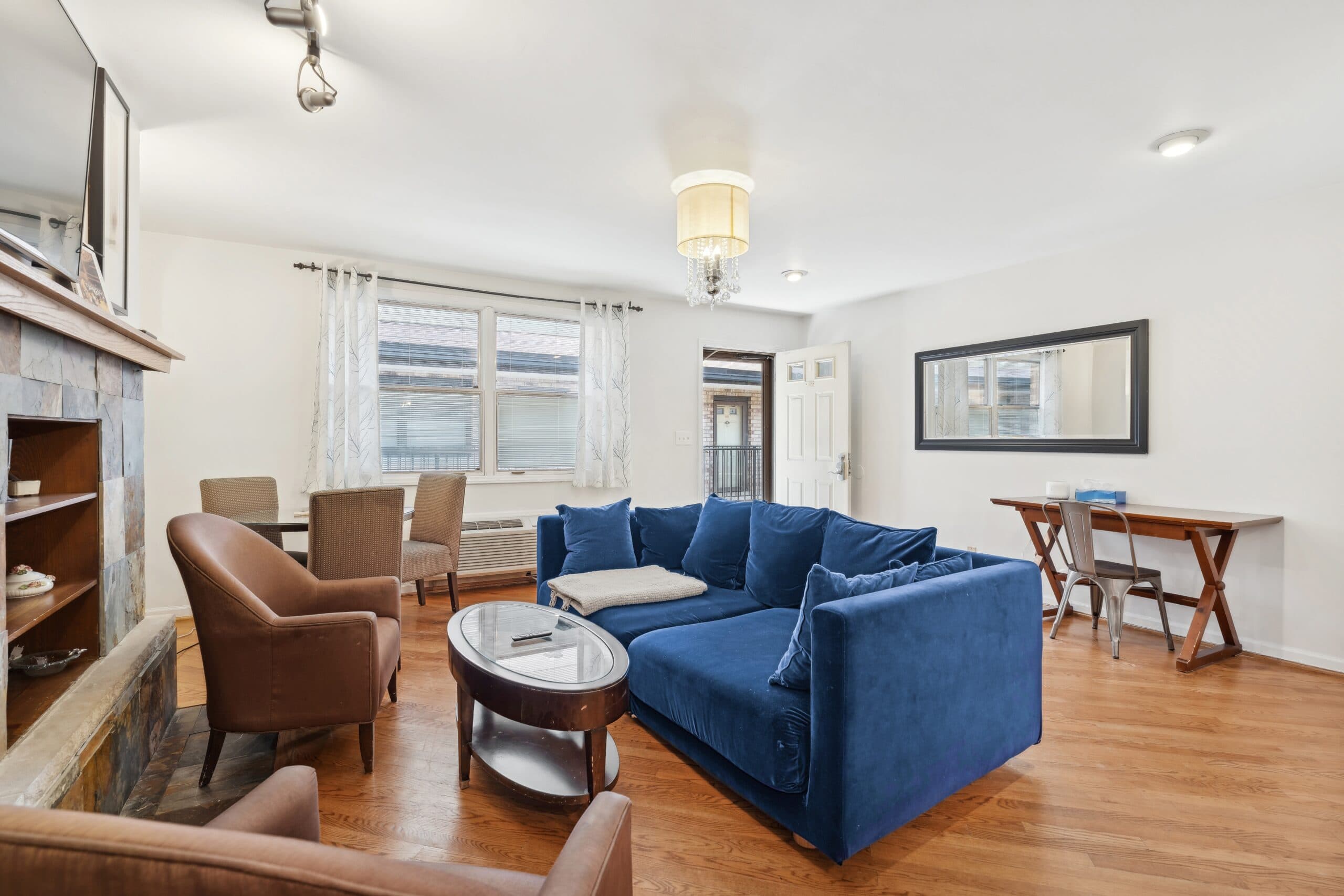 04_163WDivision_312_10001_LivingRoom_HiRes