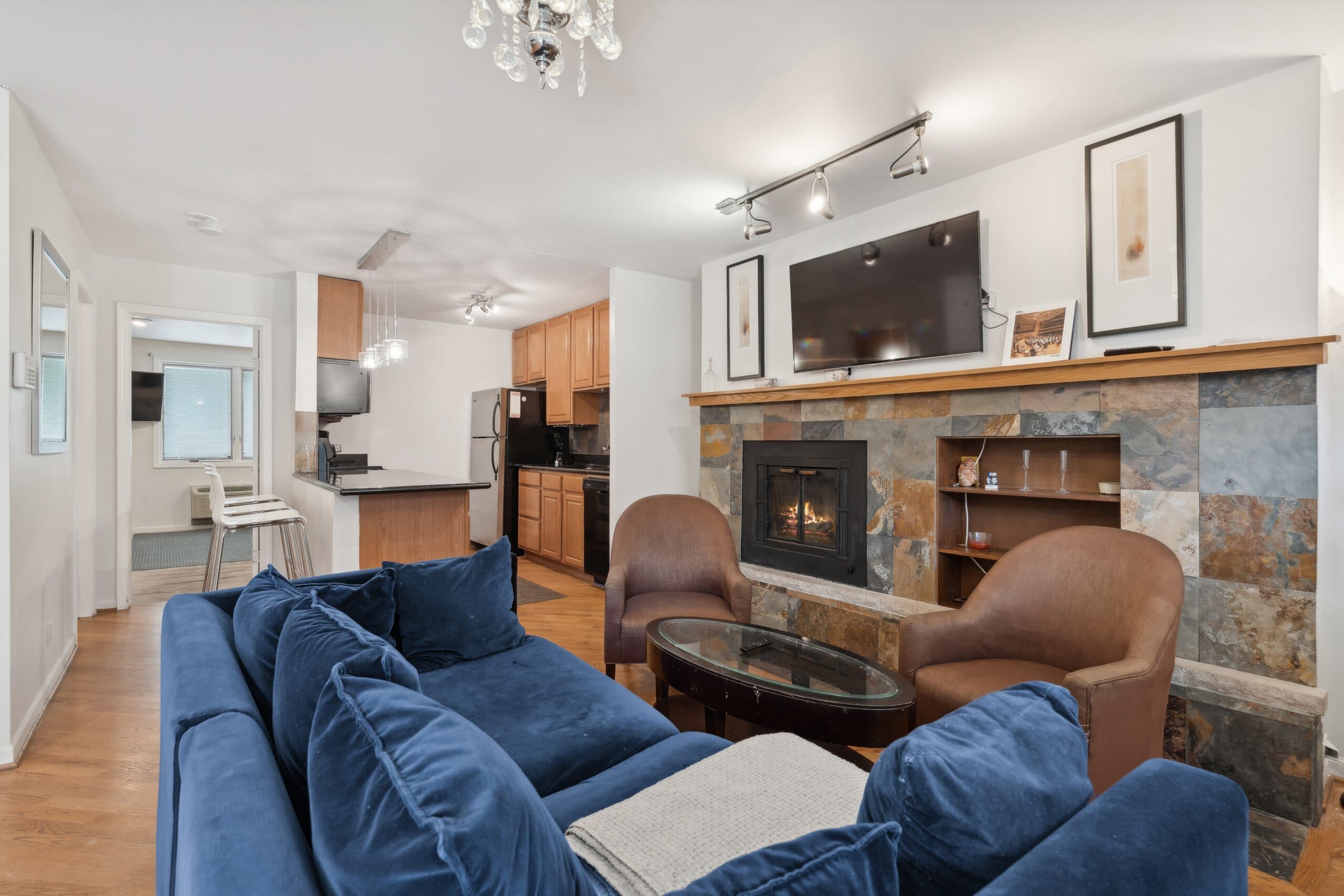 02_163WDivision_312_1_LivingRoom_HiRes