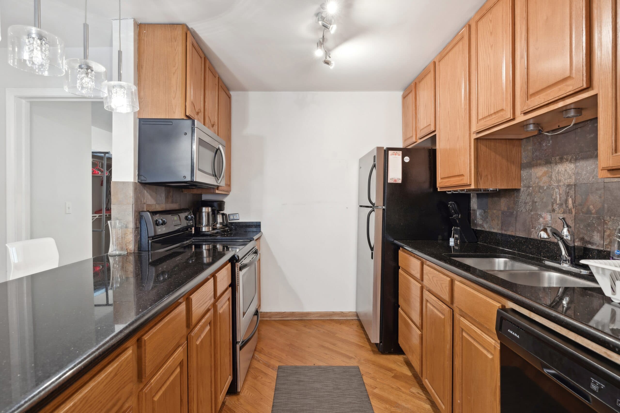 08_163WDivision_312_177001_Kitchen_HiRes