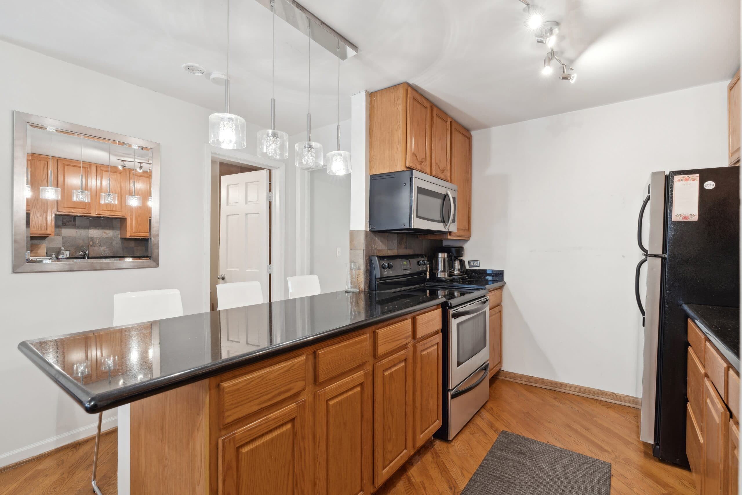 09_163WDivision_312_177002_Kitchen_HiRes