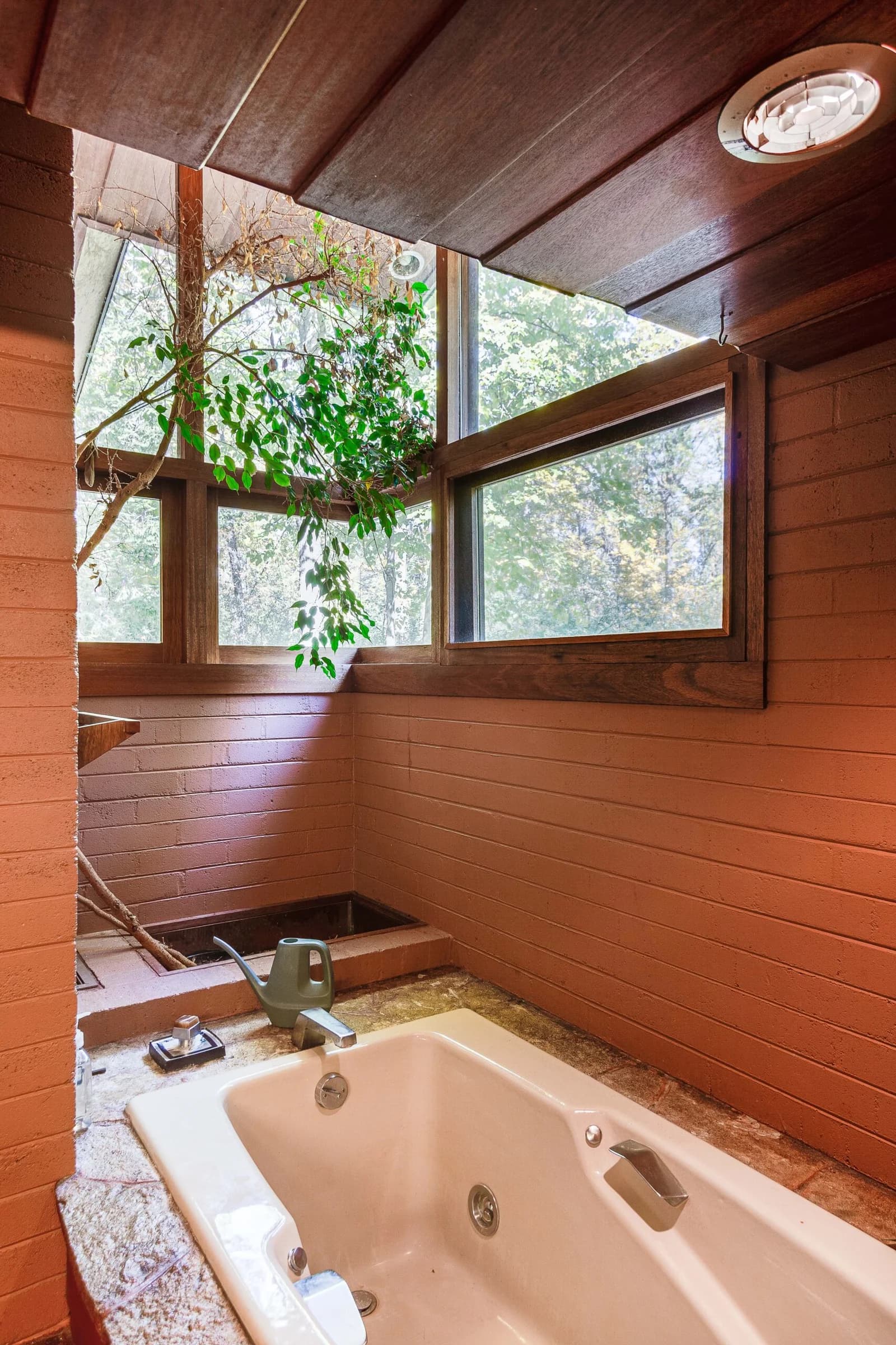 Frank Lloyd Wright Home on 3 Acres, photo 37