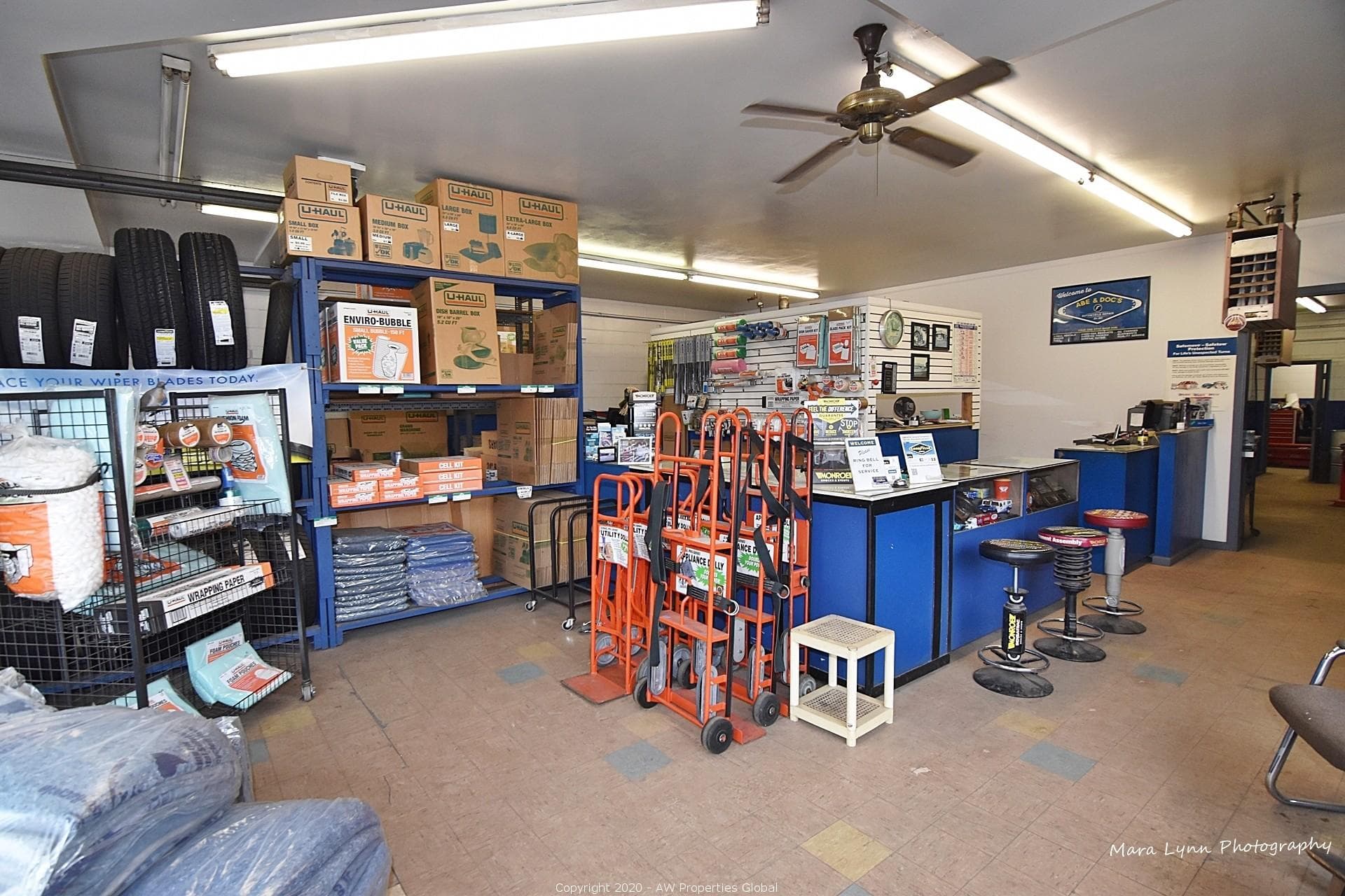 Retail/Prior Automotive Service Property in Batavia, IL, photo 3