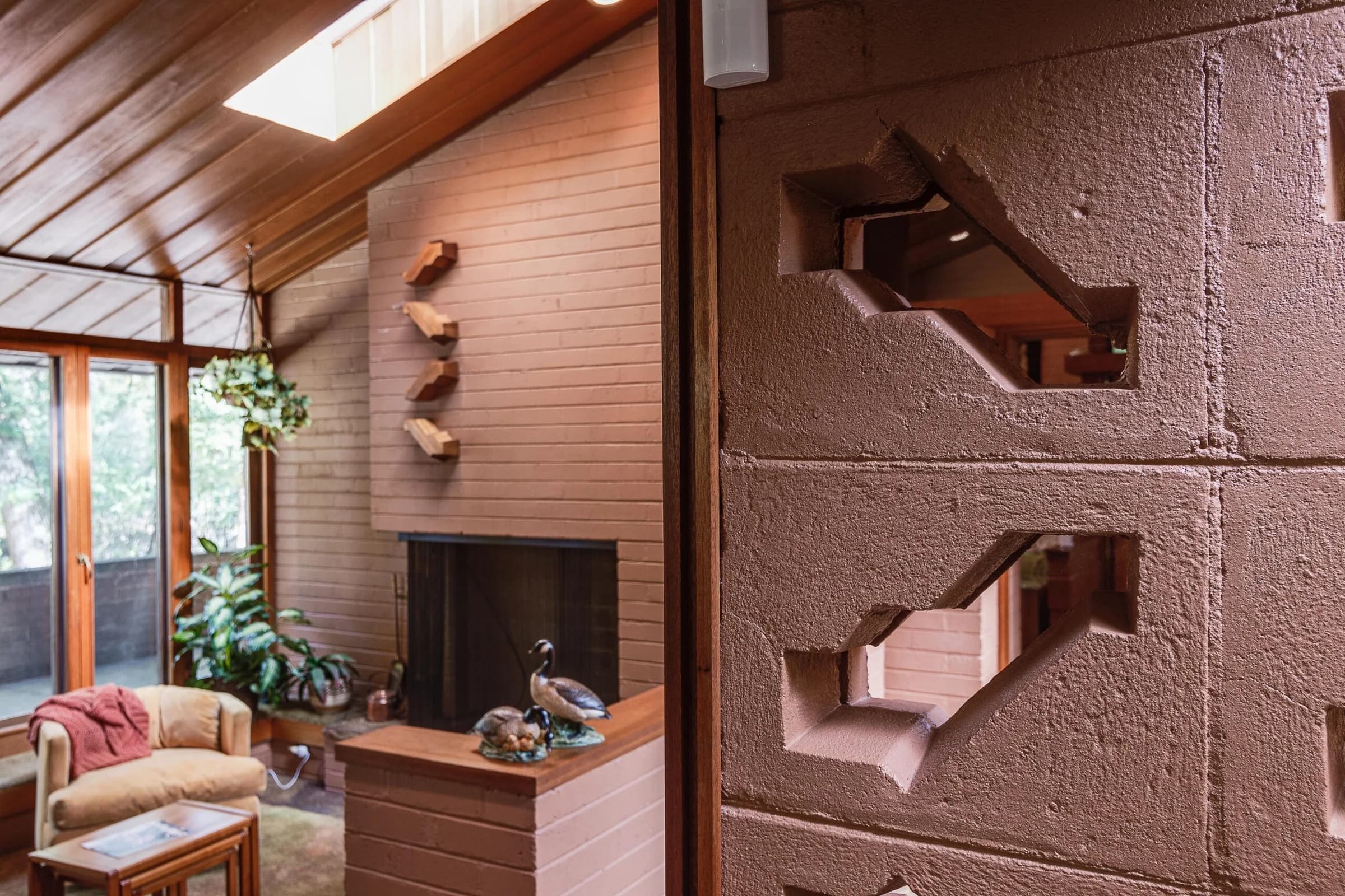 Frank Lloyd Wright Home on 3 Acres, photo 19
