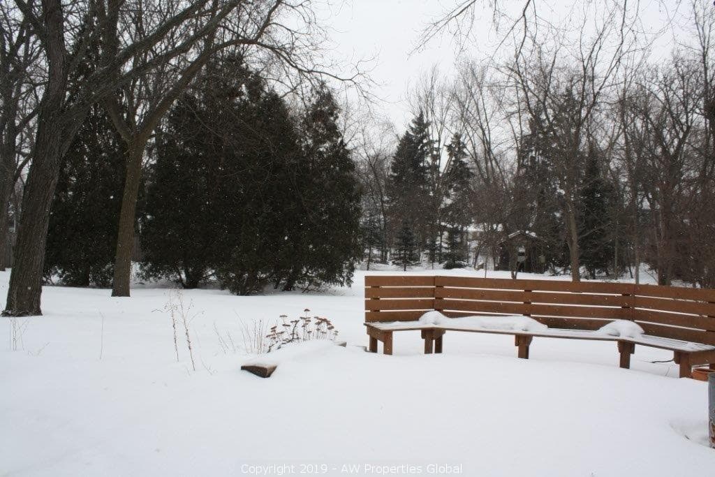 Northbrook Single Family on Nearly 1 Acre (District 225), photo 5