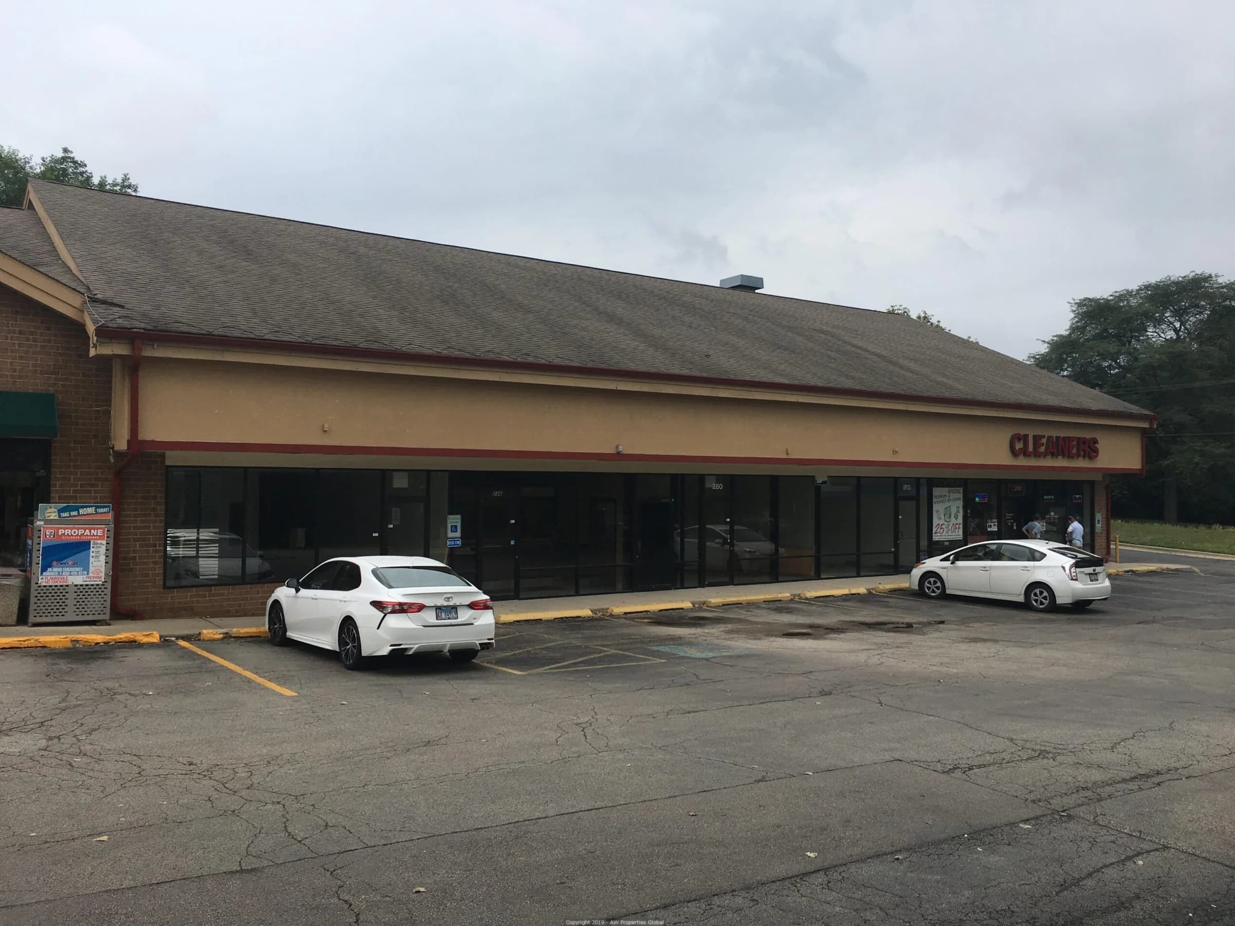 Cary Oaks Plaza in Cary, IL, photo 4