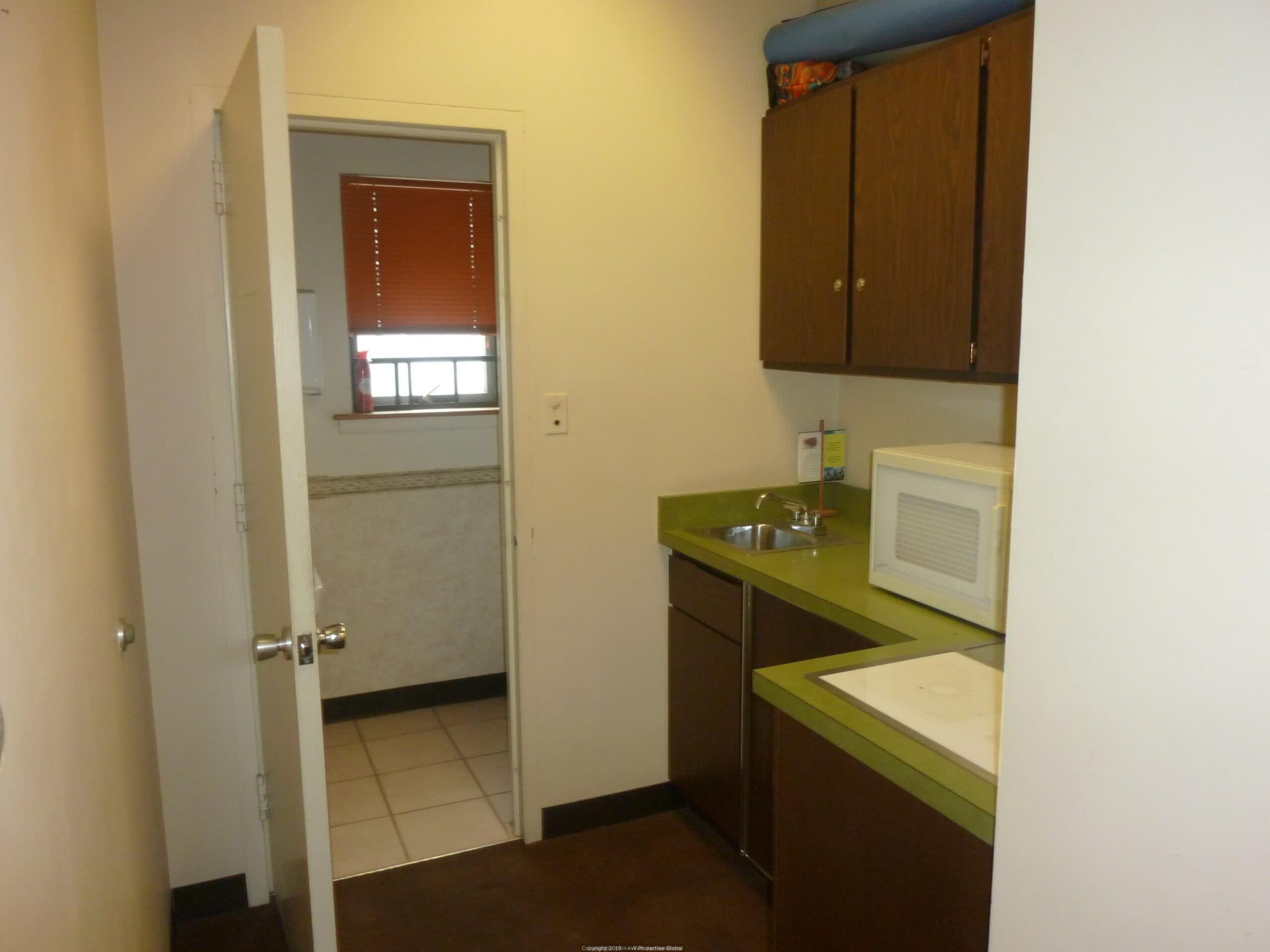 Office/Medical Office/Retail Building: 5900 South Archer Road, Summit, photo 9