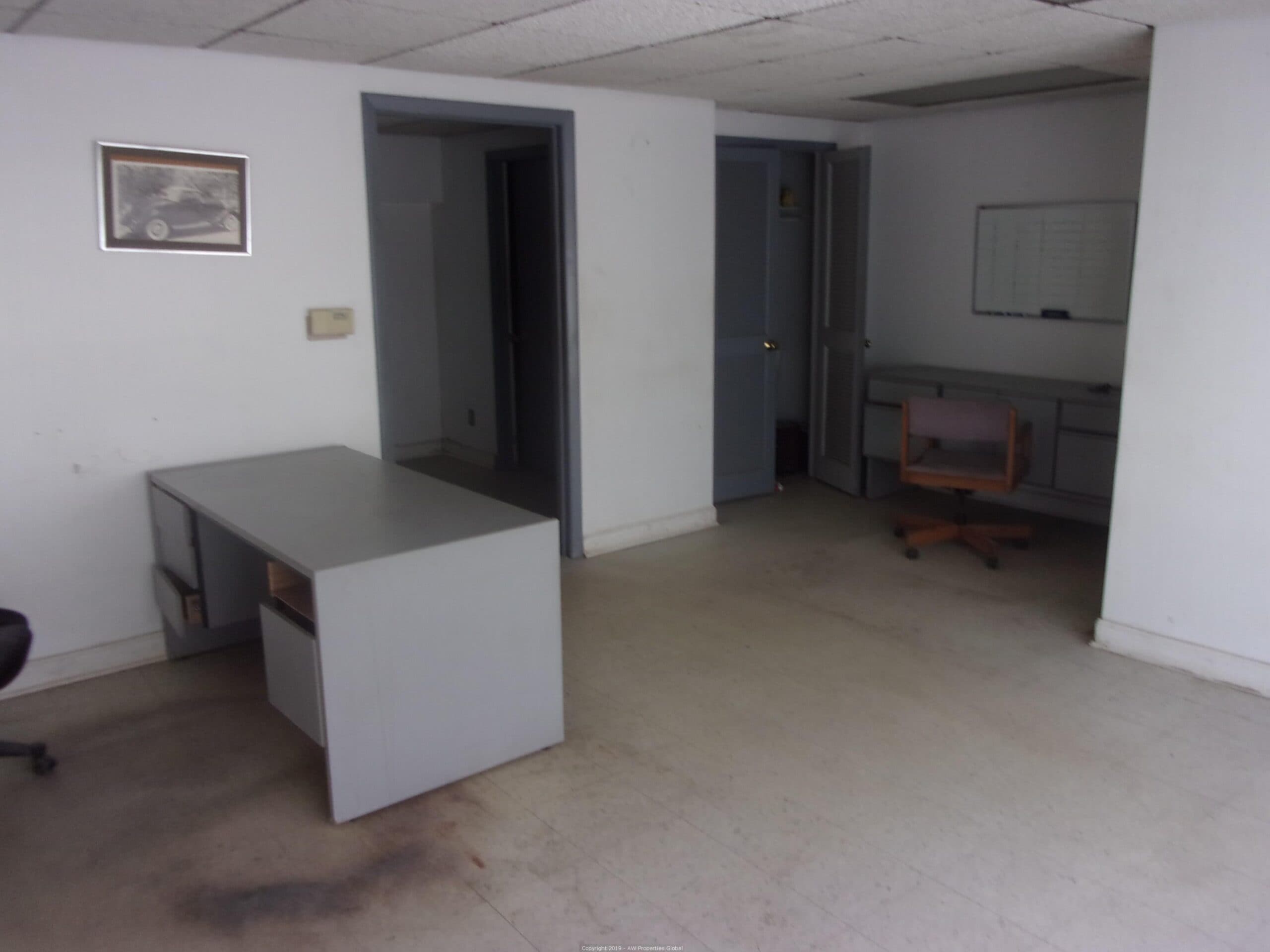 Former Auto Body Shop, Warehouse & Office Building in Franklin Park, photo 3