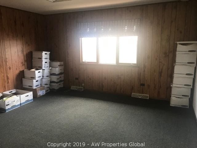 Approximately 1,800 SF Office Building in Elgin, photo 4