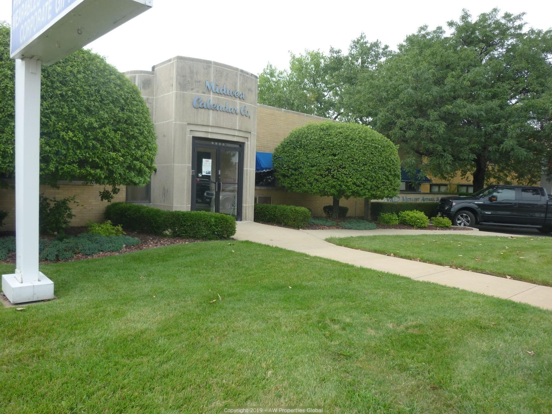 Office/Medical Office/Retail Building: 5900 South Archer Road, Summit, photo 2