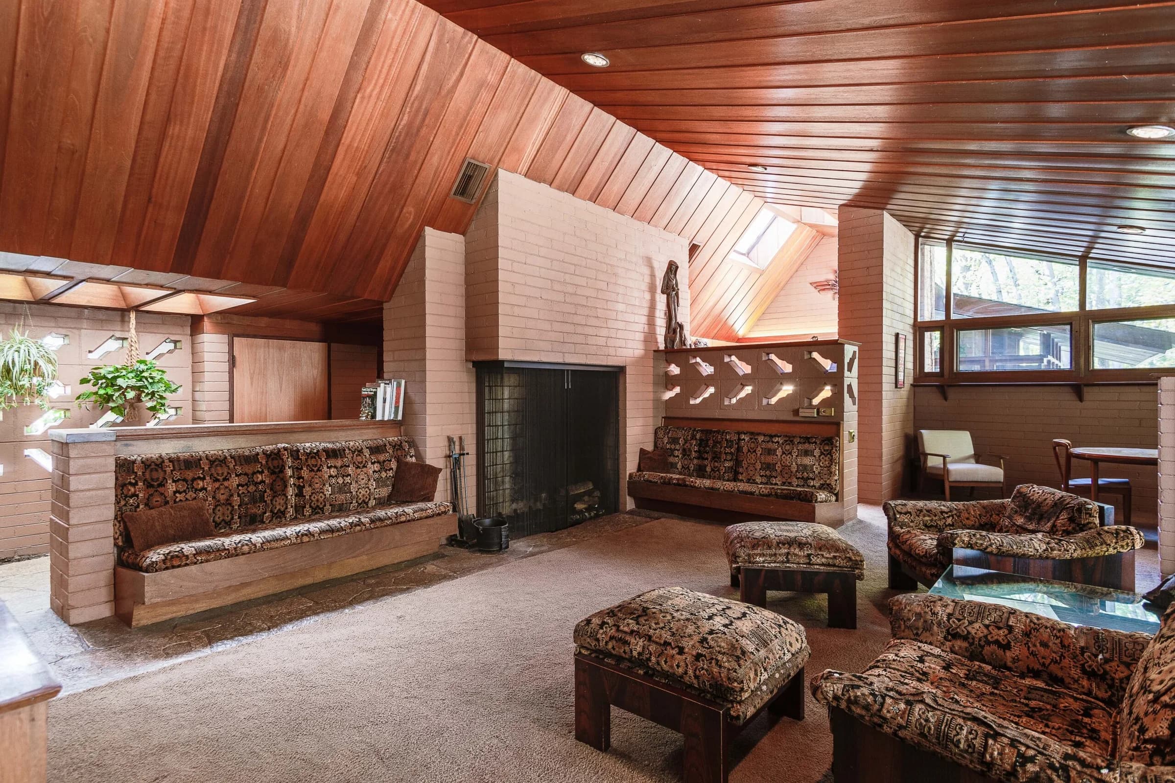 Frank Lloyd Wright Home on 3 Acres, photo 13