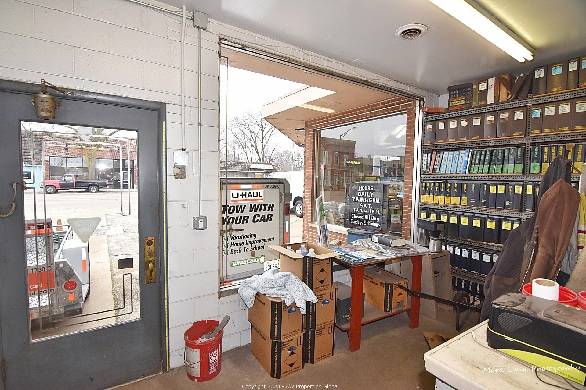 Retail/Prior Automotive Service Property in Batavia, IL, photo 18