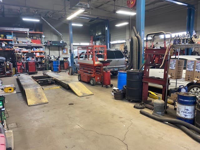Retail/Automotive Service Business and Property in Aurora, IL, photo 8