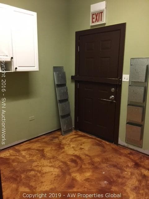 Bank-Owned Retail Condo in Chicago, photo 6