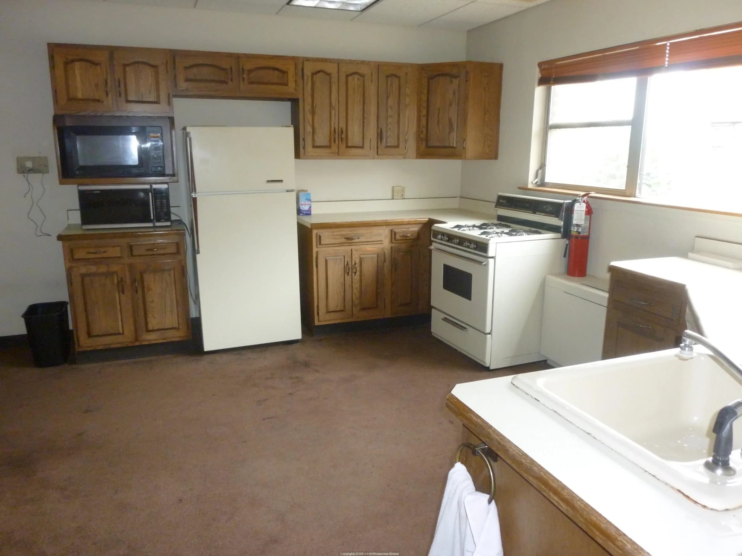 Office/Medical Office/Retail Building: 5900 South Archer Road, Summit, photo 8