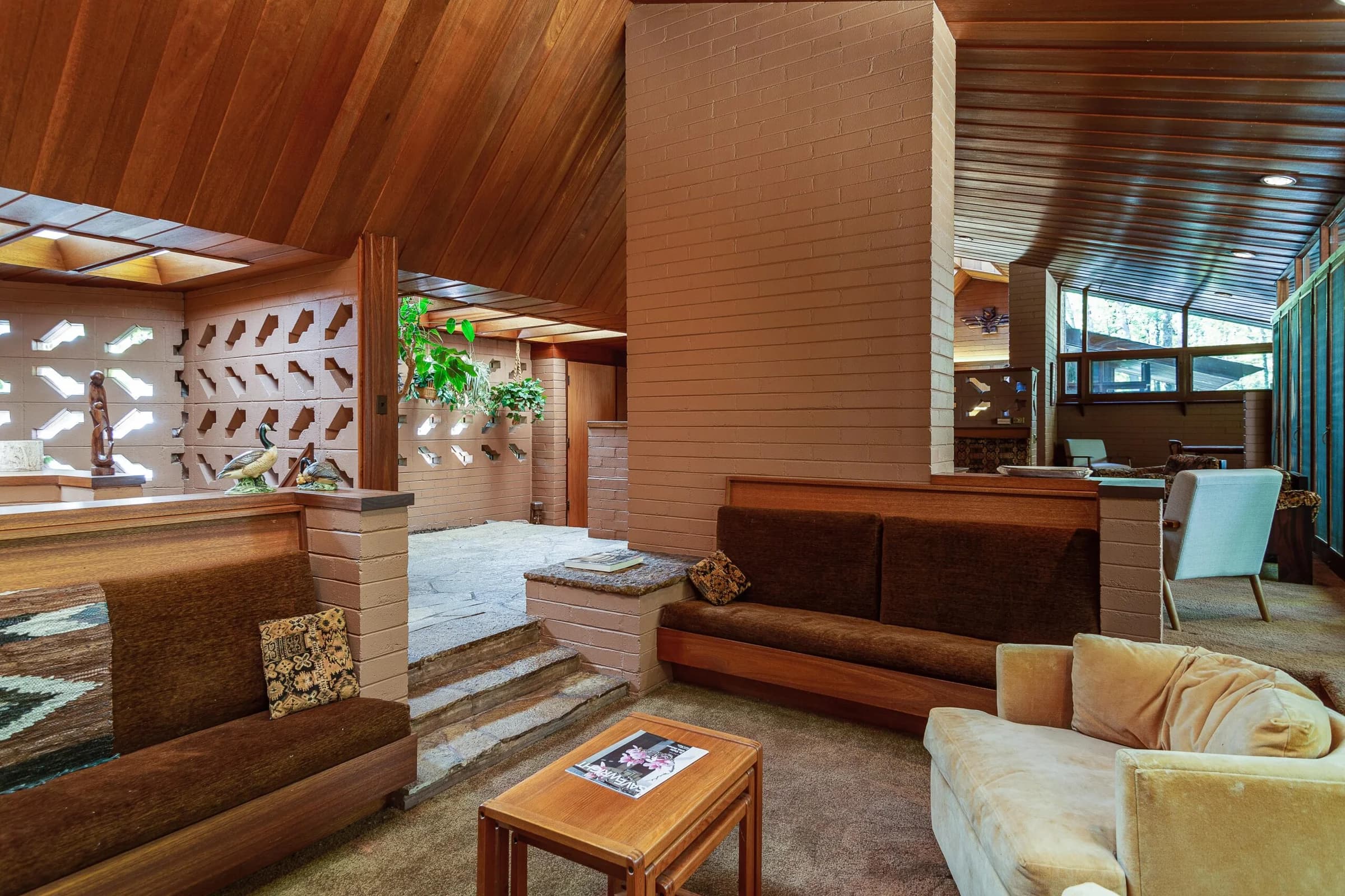 Frank Lloyd Wright Home on 3 Acres, photo 14