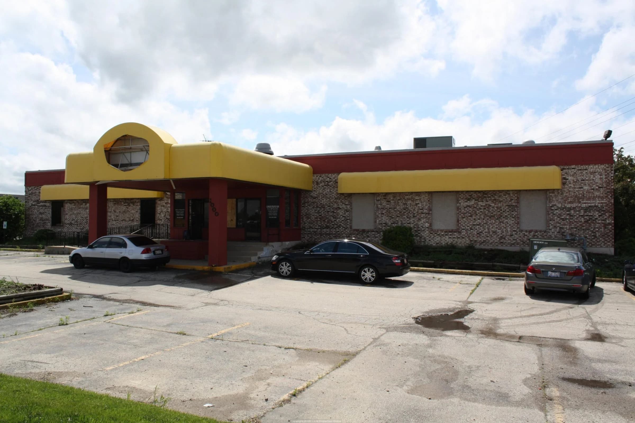 Former Fuddruckers Restaurant, photo 2