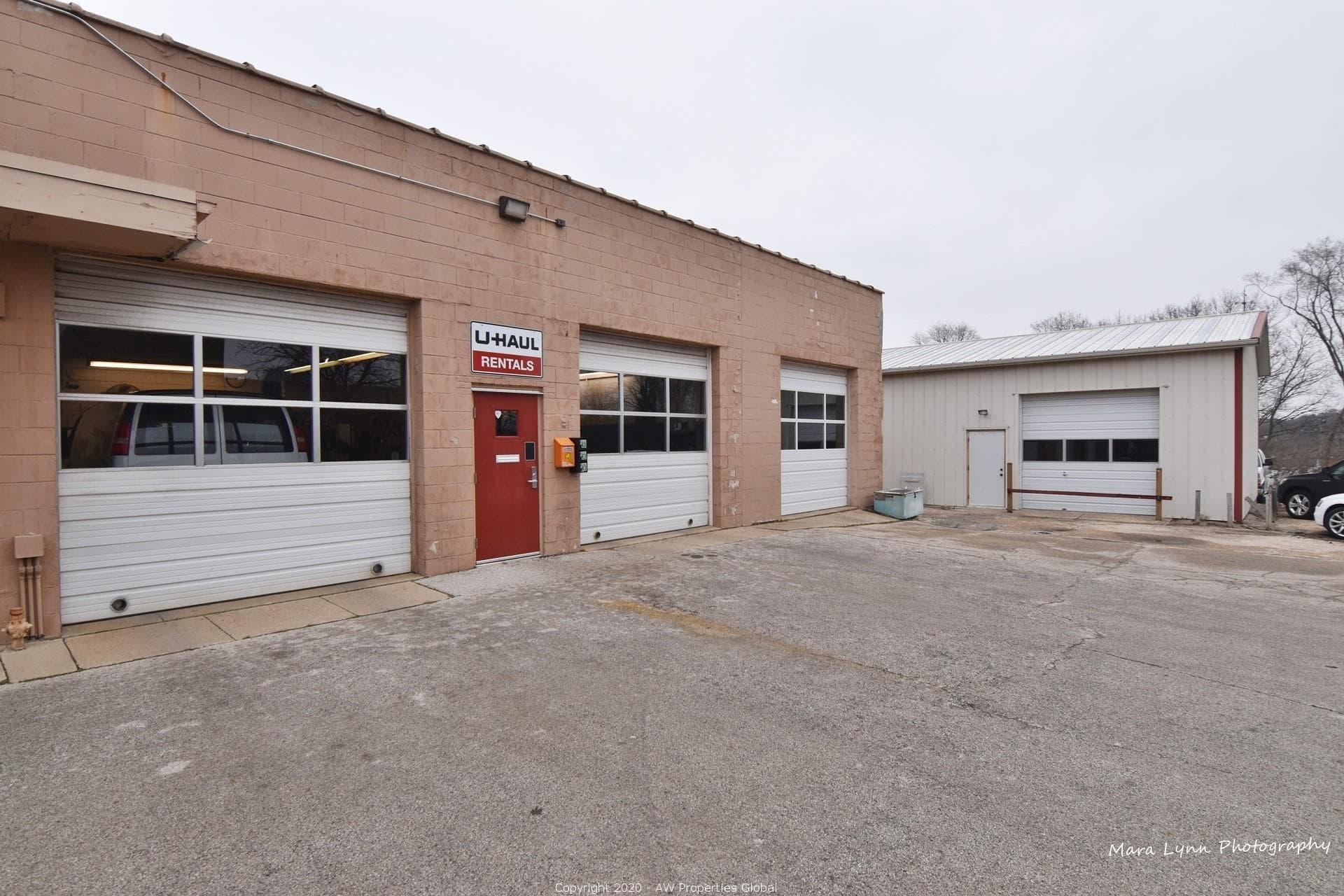 Retail/Prior Automotive Service Property in Batavia, IL, photo 2