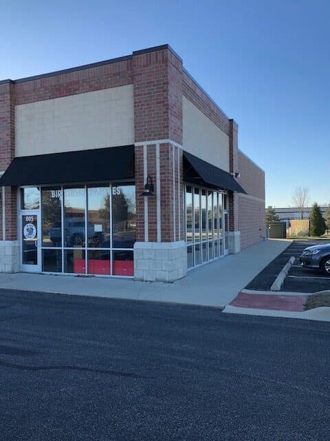 Approx. 6,875 SF Multi-Tenant Retail and/or Office Units in Volo, IL, photo 1