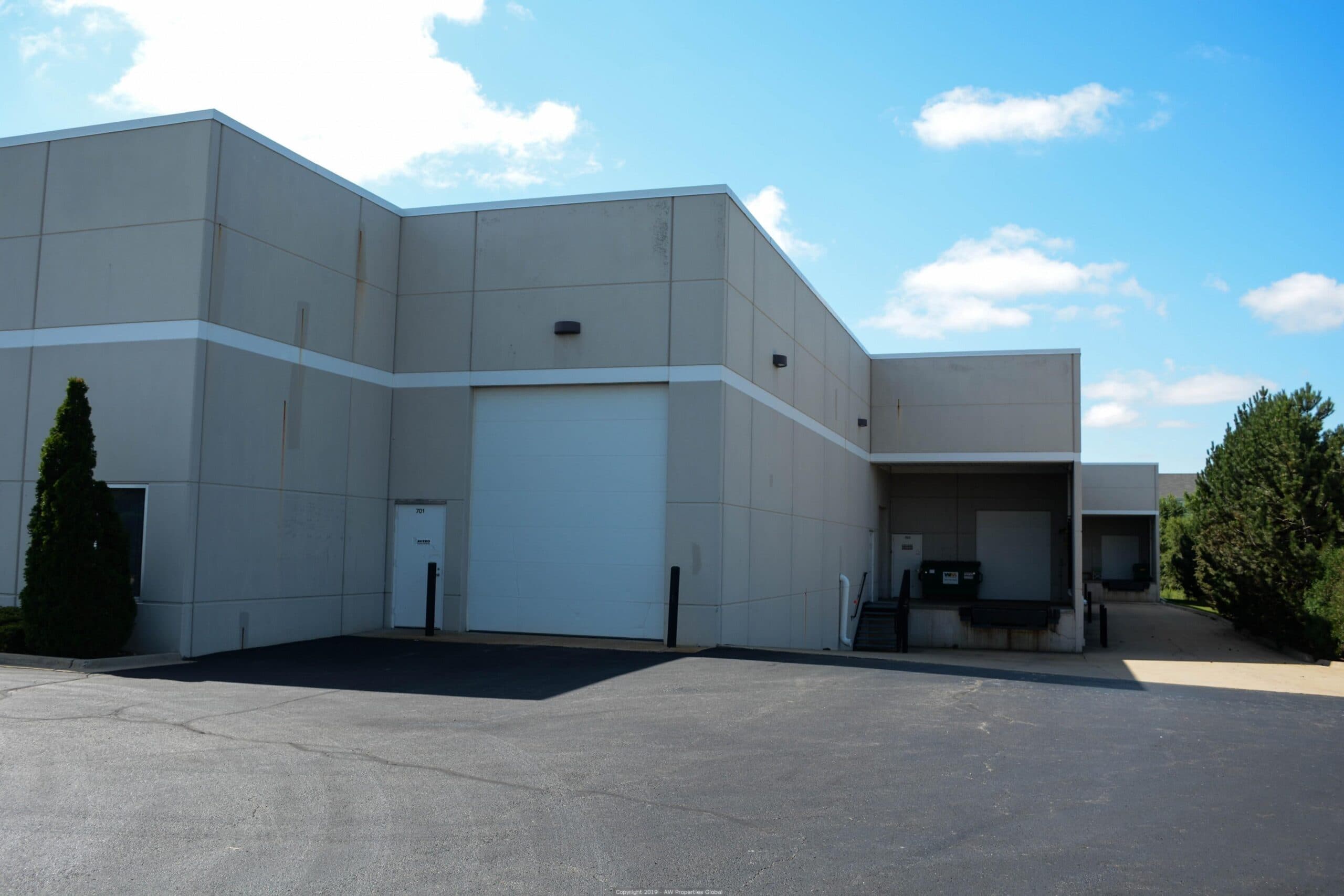 Approx. 32,001 SF Multi-Tenant Industrial Warehouse Building in Volo, IL, photo 3