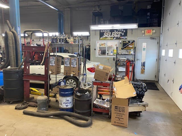 Retail/Automotive Service Business and Property in Aurora, IL, photo 7