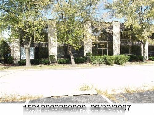Free-Standing Office Building with Dock in Westchester, IL, photo 2