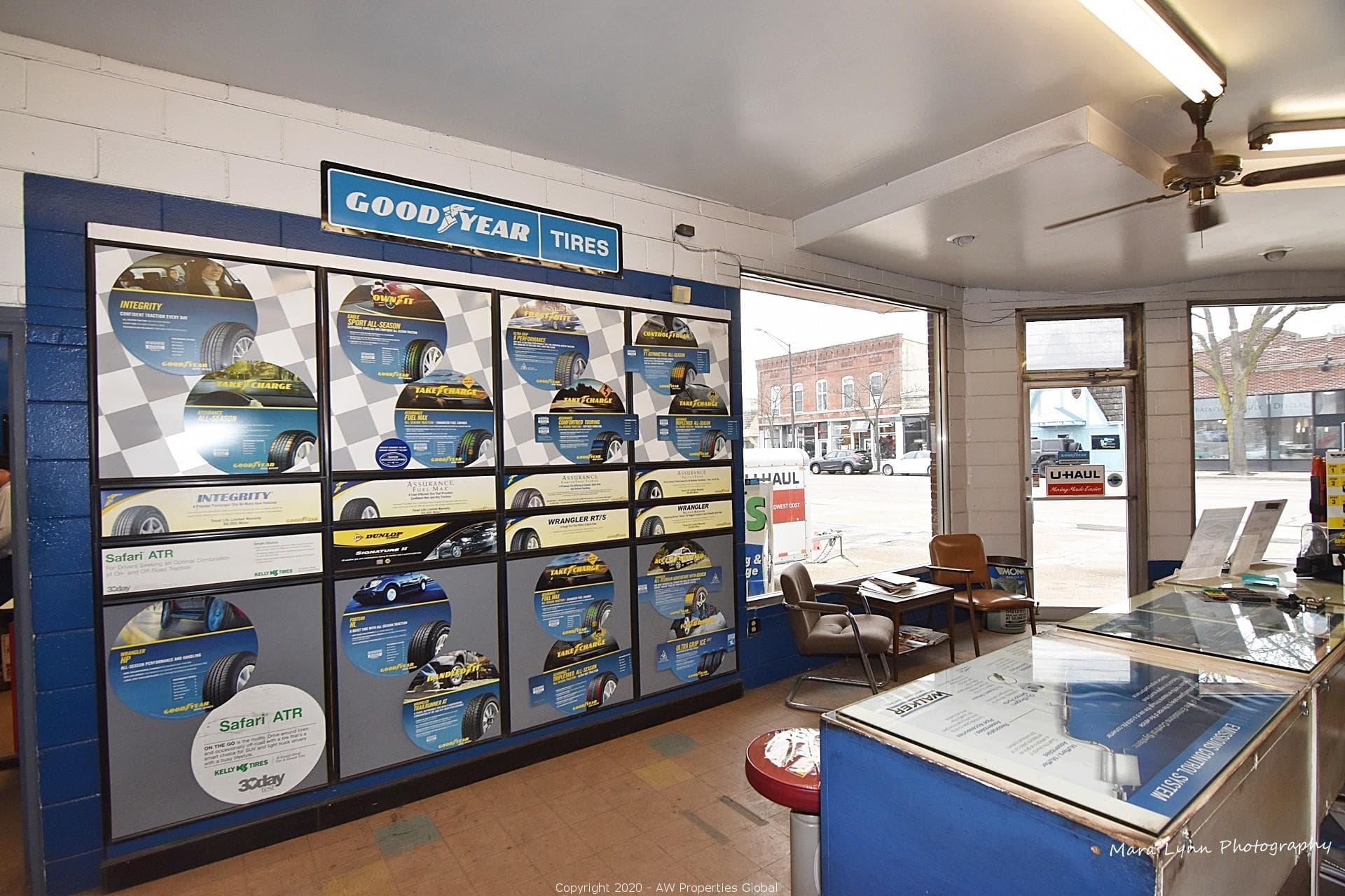 Retail/Prior Automotive Service Property in Batavia, IL, photo 6