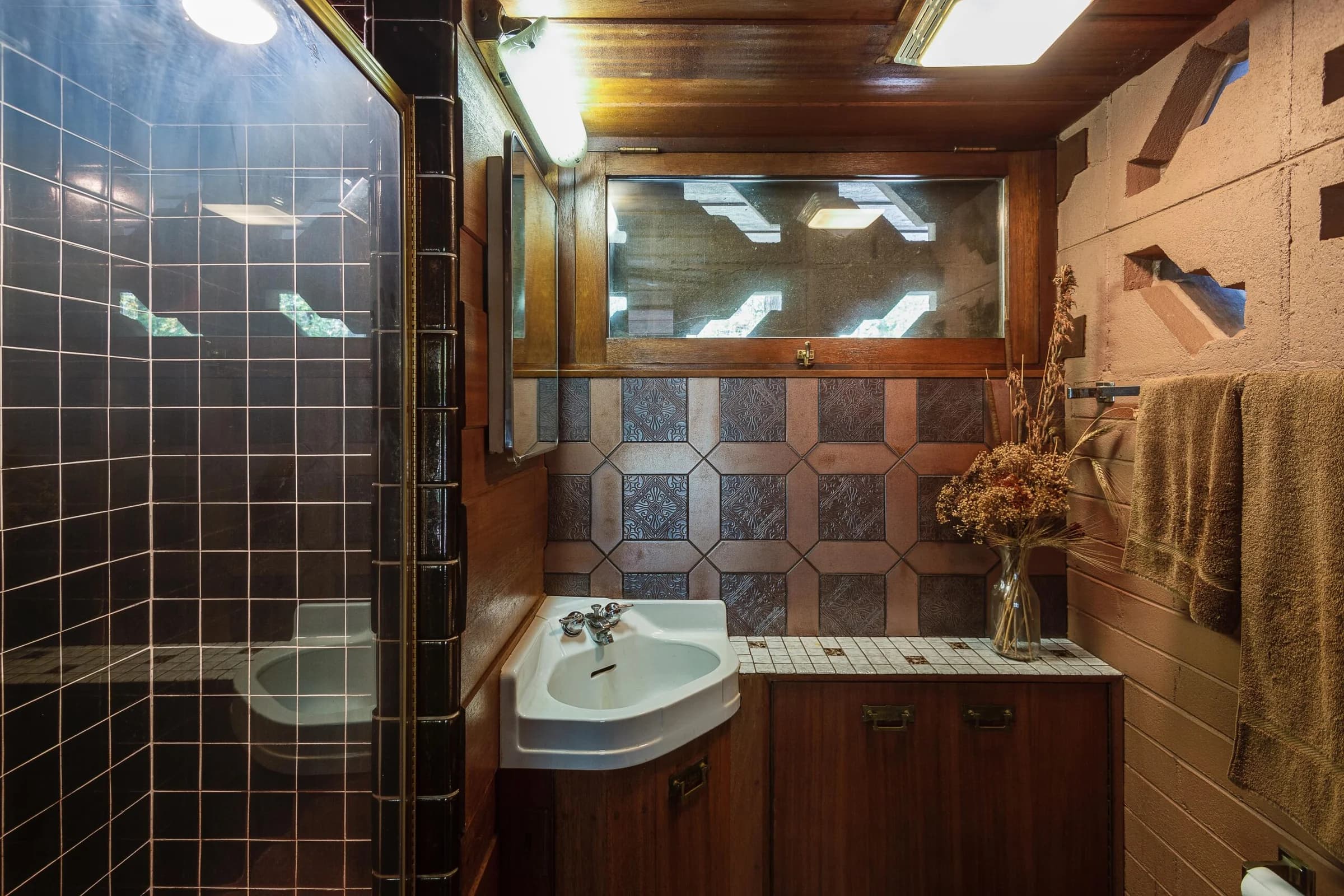 Frank Lloyd Wright Home on 3 Acres, photo 43