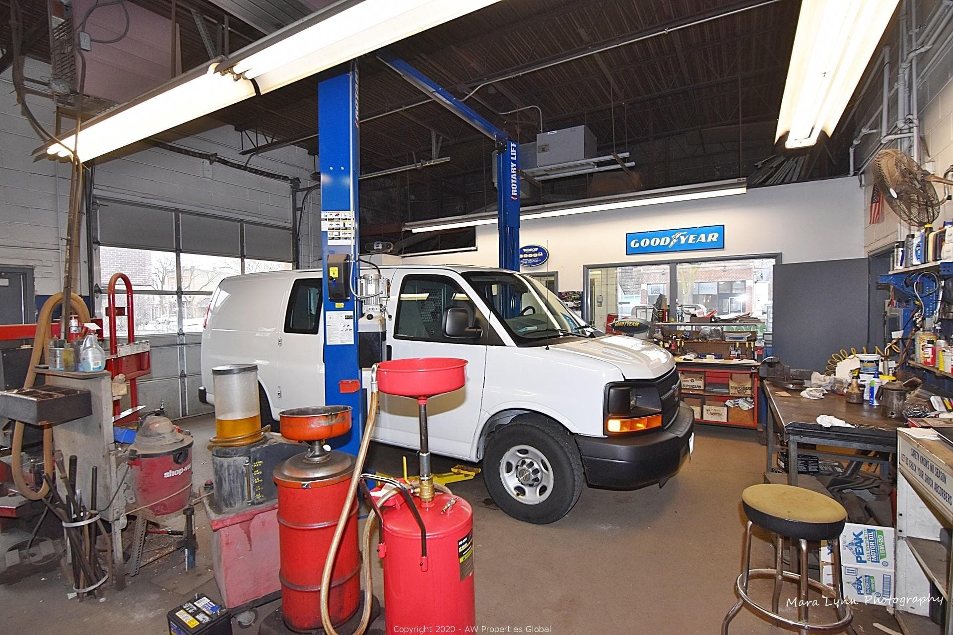 Retail/Prior Automotive Service Property in Batavia, IL, photo 16
