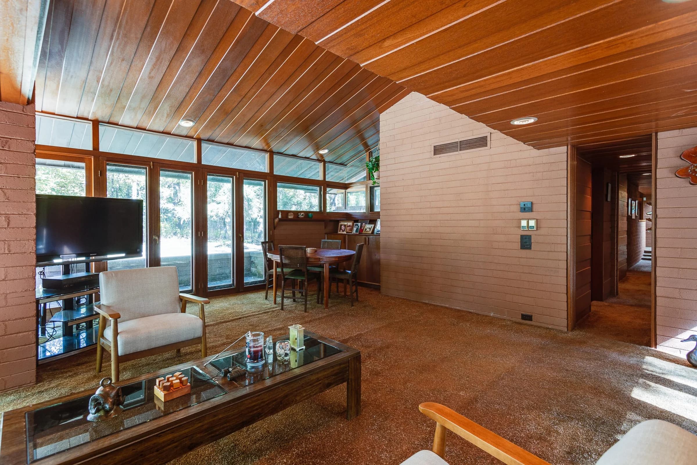 Frank Lloyd Wright Home on 3 Acres, photo 29