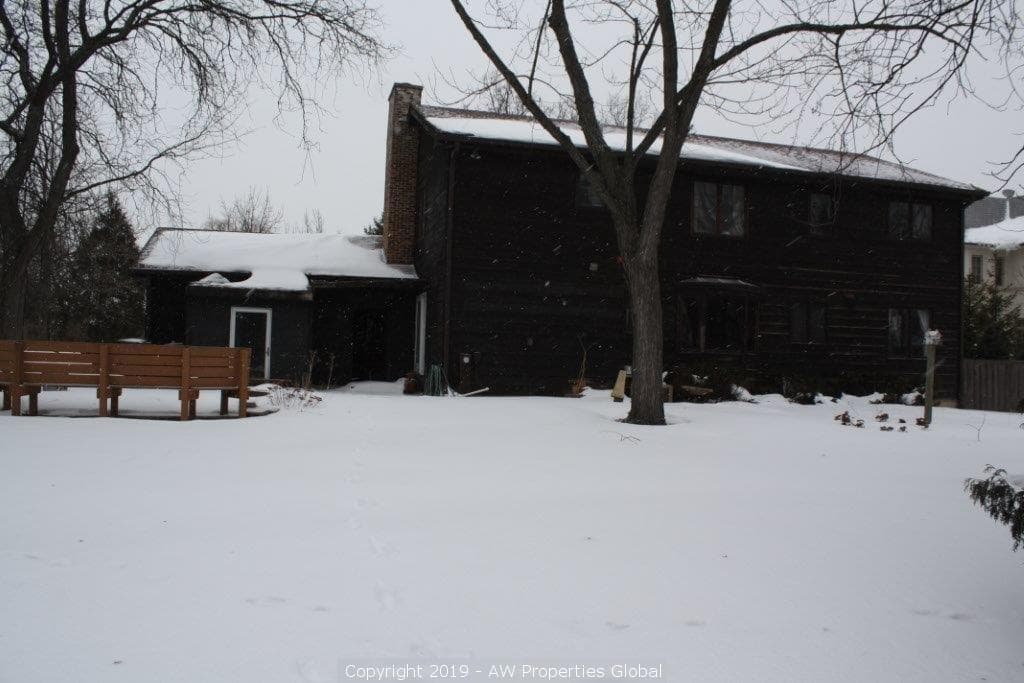 Northbrook Single Family on Nearly 1 Acre (District 225), photo 4