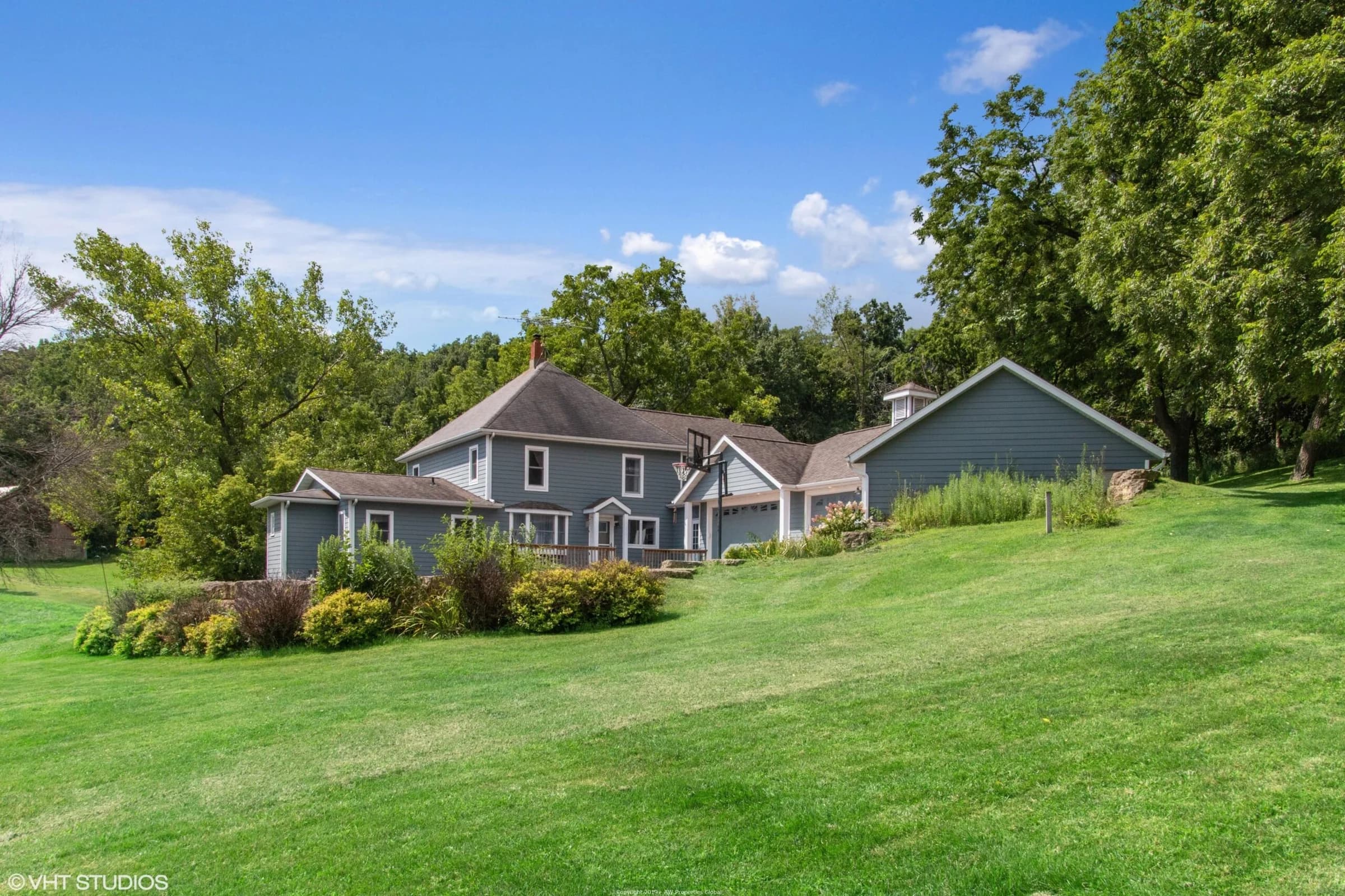 Approximately 2,986 SF Farmhouse in Galena, IL, photo 3