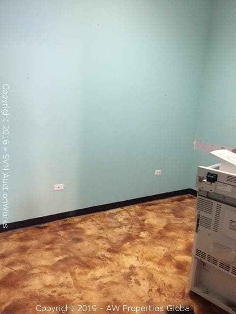 Bank-Owned Retail Condo in Chicago, photo 3
