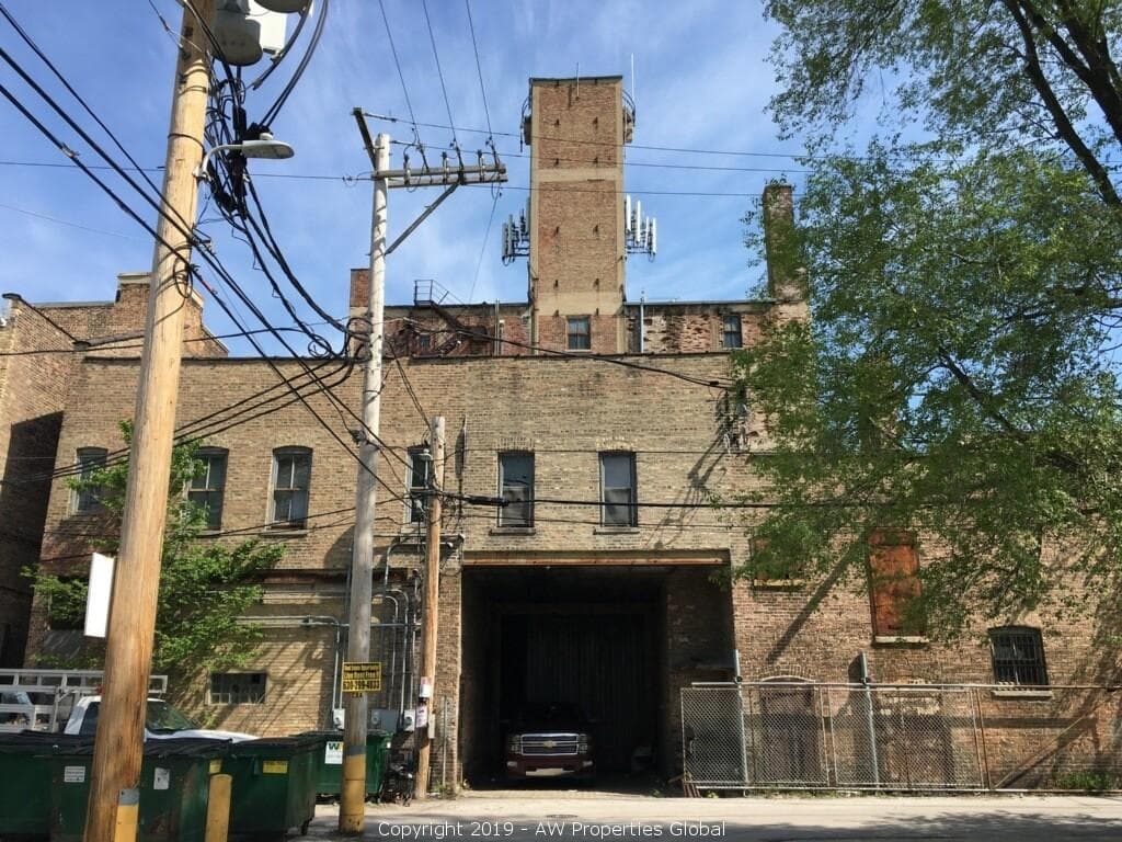 Former Self Storage/Retail Building Near Oak Park, photo 3