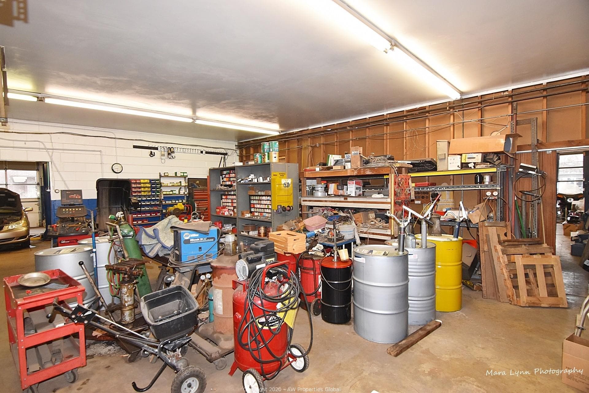 Retail/Prior Automotive Service Property in Batavia, IL, photo 9