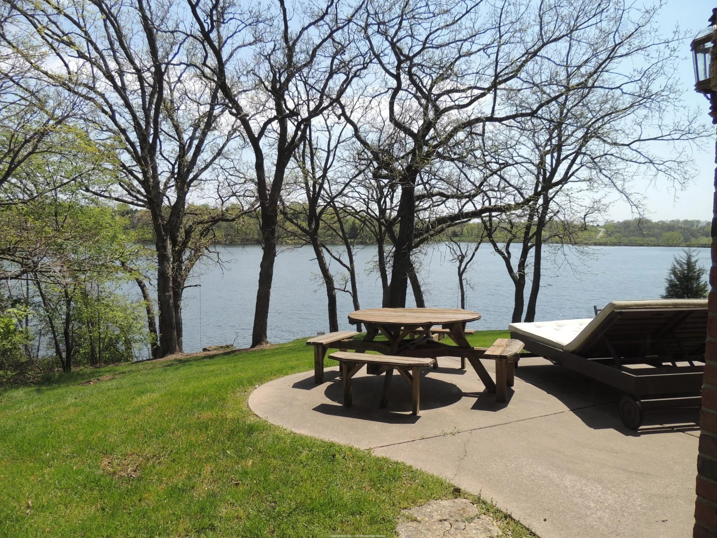 Apple Canyon Lake Home, photo 41